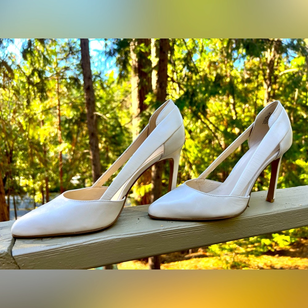 Nine West tan heels. Pumps. 3.5 inch. Like new. Size 7. Cream.